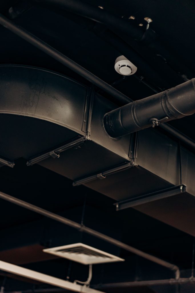 Conduits d'air gainable au plafond