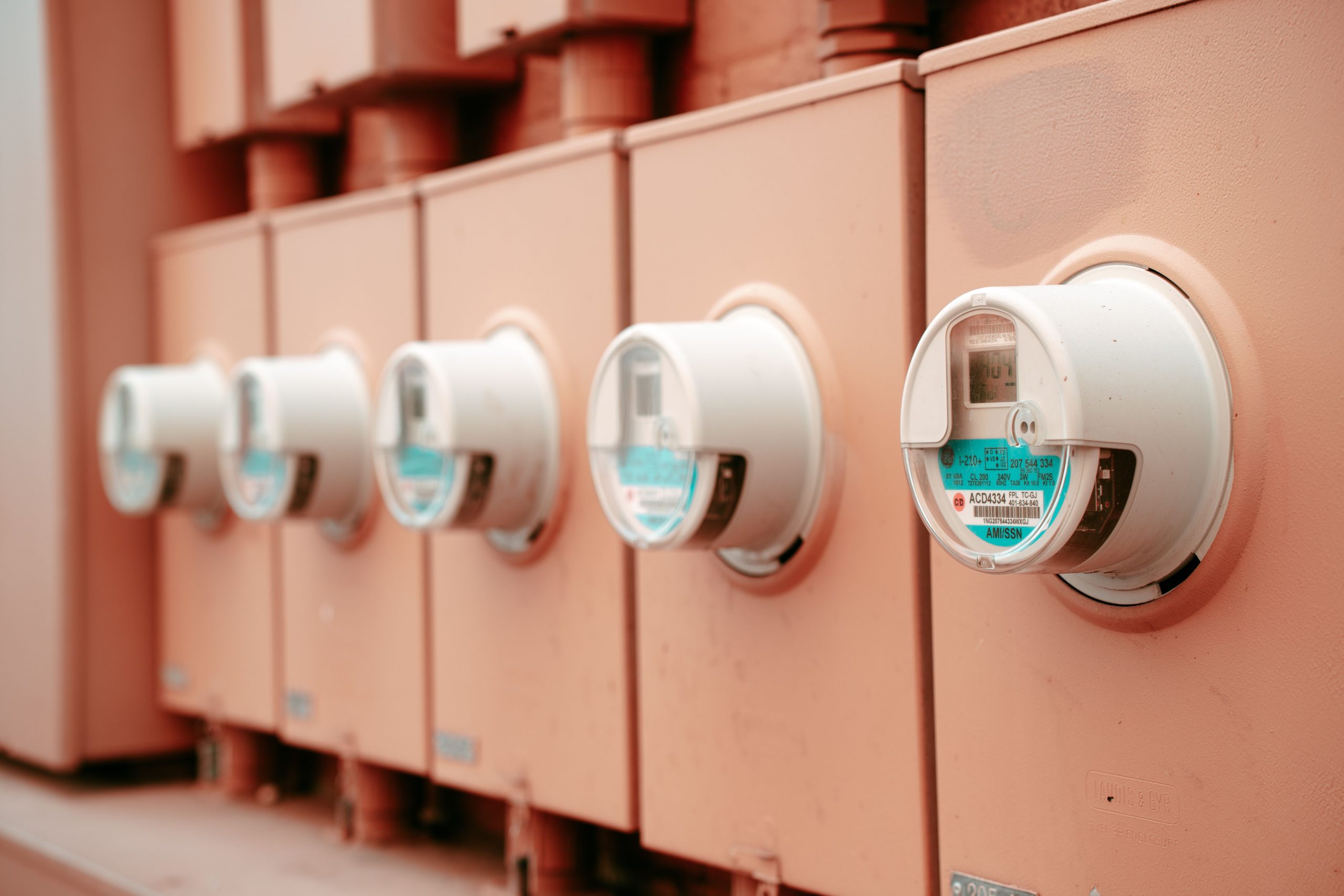 Compteurs d'électricité pour comparer la consommation énergétique