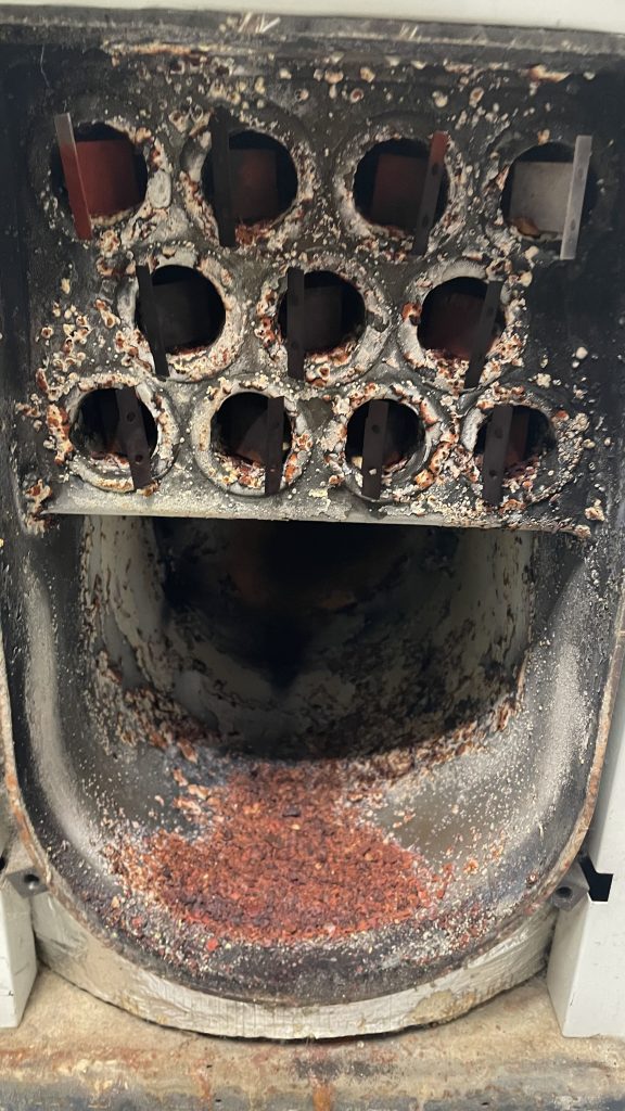 Nettoyage de la chambre de combustion d'une chaudière par Chauffelite